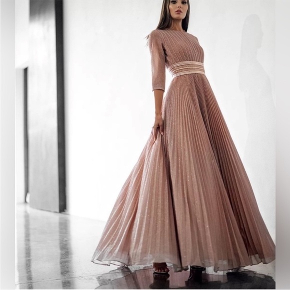 Mac Duggal | Shimmering Metallic Pleated Ballgown In Rose Gold Size 8 NEW #30700 - Picture 1 of 16